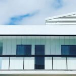 Cortina de Vidro em Varanda protegendo o interior da casa contra interpéries.